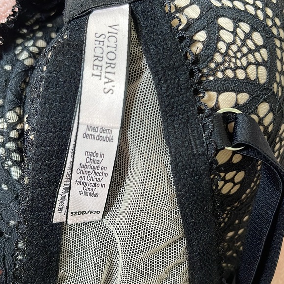 VS (32DD) DREAM ANGELS LACE LINED DEMI BRA - Picture 3 of 4